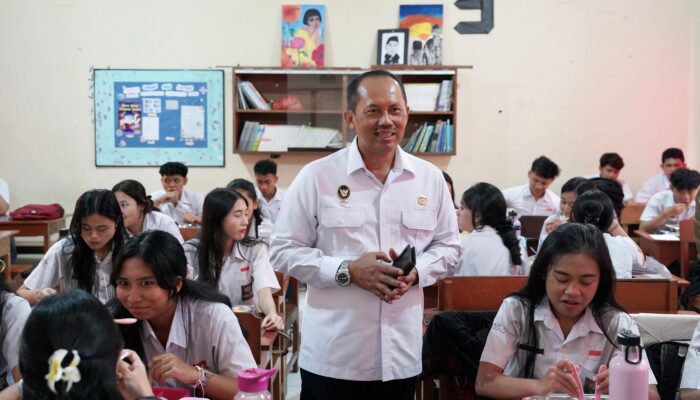 Kemenko Polkam Kunjungi Sekolah & Koperasi dalam Rangka Dukung Pemberdayaan Masyarakat