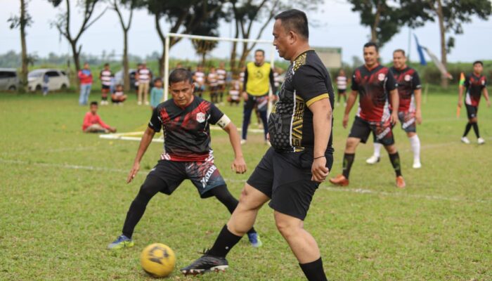 Laga Ekshibisi Penuh Semangat: Polres Batu Bara FC dan PS Pemkab Berbagi Angka dalam Semarak HUT RI ke-80