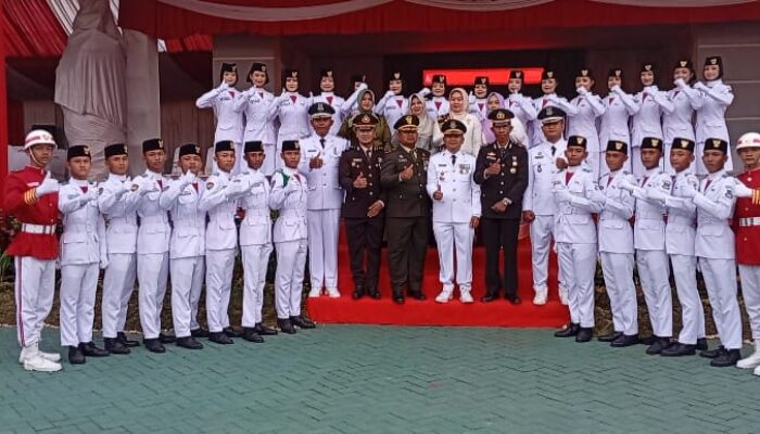 Upacara Penurunan Bendera Merah Putih Kecamatan Tigaraksa Penuh Khidmat