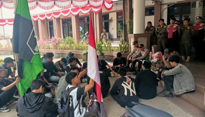 Polresta Tangerang Amankan Aksi Unjuk Rasa HMI di Kantor Inspektorat Kab. Tangerang