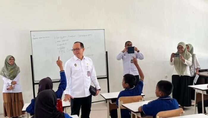 KEMENKO POLKAM TINJAU SEKOLAH RAKYAT di SULSEL, FOKUS PADA MASALAH & SOLUSI