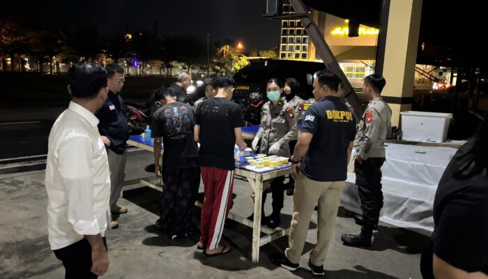 Kedapatan Bawa Bom Molotov dan Senjata Tajam,Penyusup Aksi Demo Depan DPRD Kalbar di Ringkus Polisi 