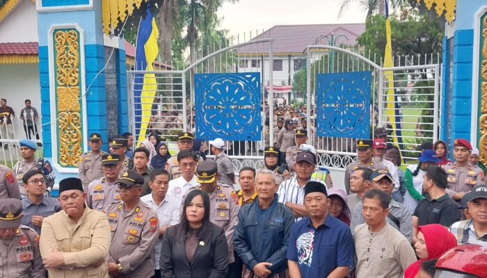 Soroti Biaya Perjalanan Dinas Ketua DPRD Deliserdang, (AMPK) Lakukan Unjukrasa , Ketua DPRD Menghilang tanpa Kabar