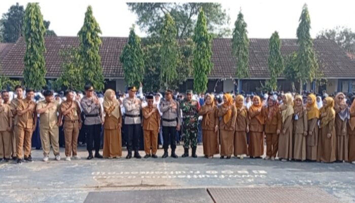 Wakapolresta Tangerang Pembina Upacara di SMP Negeri Tigaraksa, Tekankan Disiplin dan Jauhi Narkoba.