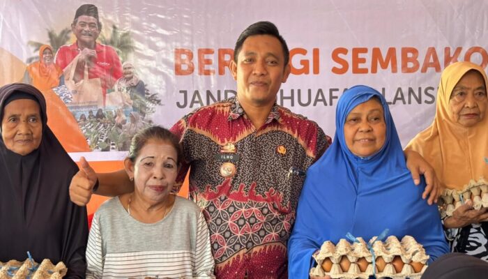 Pemerintah Kelurahan Rappokalling Menyisir Lorong Memberikan Bantuan Ke Janda dan Lansia