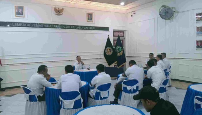 Kalapas Labuhan Ruku Beri Nasihat kepada 20 Warga Binaan yang Bebas, Ingatkan untuk Tidak Mengulangi Perbuatan Kriminal 