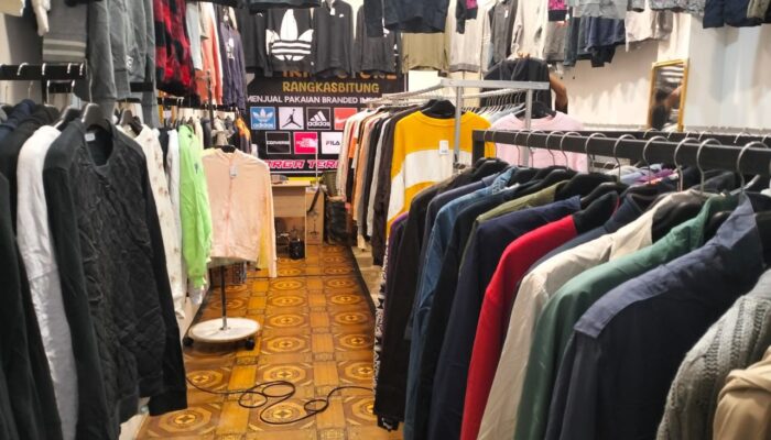 Thrift Store Rangkasbitung, Surga Belanja Pakaian Branded Import dengan Harga Bersahabat
