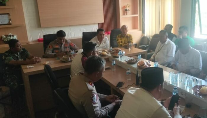 Sukri Kabid Dishub Kab Tangerang Hadiri Undangan Camat Cisoka Bahas Penolakan Dum Truk Tanah Melintas Di Cisoka
