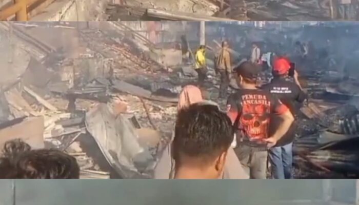 Pasca Kebakaran Hebat, Puluhan Lapak di Pasar Cikarang Mulai Dibangun Kembali