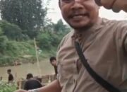 Warga Antusias Menjala Ikan Mabuk di Kali CBL Cikarang Jati Sukajaya