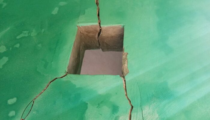 Rumah Milik Jumarih Warga Kp Cipinang Retak Parah,Diduga Akibat Pergerakan Tanah.