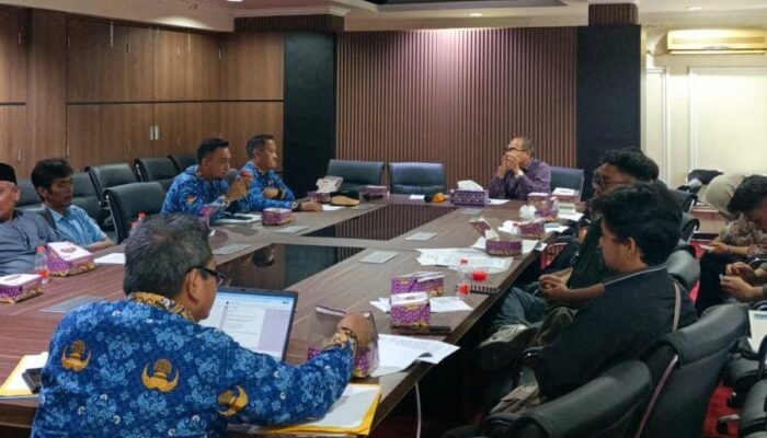 Masyarakat Sesalkan Kepala DLHK Mangkir RDP DPRD Bahas TPA Jatiwaringin