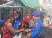 Nelayan Asal Lumpur Gresik Ditemukan Meninggal Dunia Mengapung, Satpolairud Polres Gresik Bantu Lakukan Evakuasi