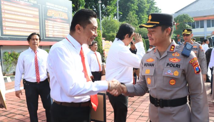 Kapolres Gresik Beri Penghargaan, Dedikasi Polisi dan Warga Jadi Teladan