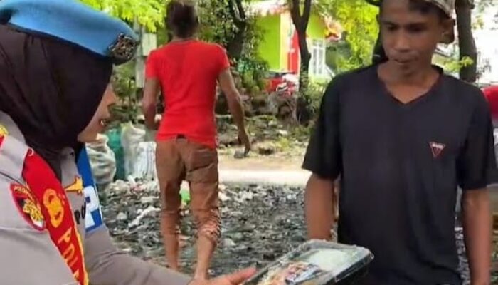 Bukan Sekadar Nasi Kotak, Polwan PSM Polres Gowa Antar Kepedulian untuk Para Pemulung