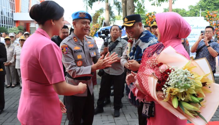 Tradisi Pisah Sambut Kapolres Gresik, AKBP Rovan Berpamitan, AKBP Ramadhan Siap Lanjutkan Pengabdian