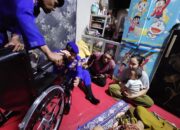 Polisi Peduli Kesehatan Pesisir, Dirpolairud Polda Metro Jaya Salurkan Bantuan Kursi Roda