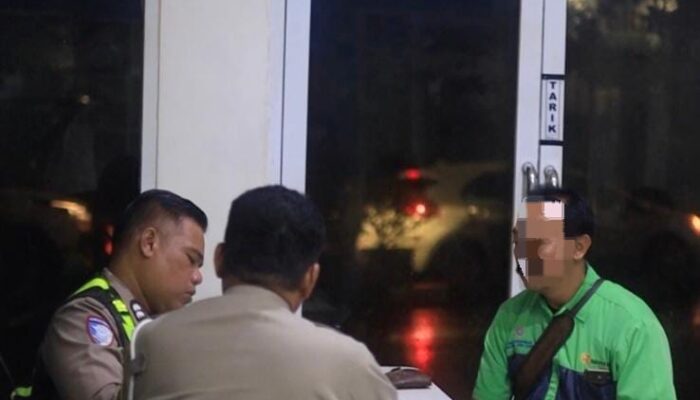 Satlantas Polres Gresik Tindak Tegas Sopir Bus Trans Jatim Ugal-ugalan di Jalan Protokol