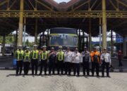 Satlantas Polres Gresik Sapa Driver dan Ramp Check Bus demi Keselamatan Penumpang