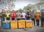 Selamatkan Satwa Dilindungi, Kapolres Batu Bara Pimpin Pelepasan 300 Ekor Belangkas di Pantai Sejarah Batu Bara