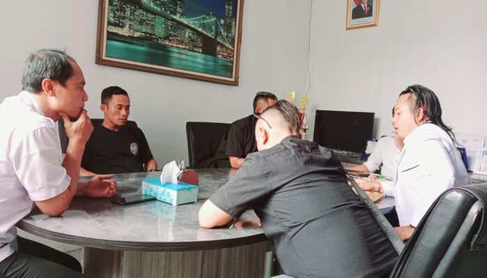 Mendatangi Dinas Perkim Lebak, Gabungan Ormas–LSM Desak PT Intan Dwi Putra Mundur dari Proyek Huntara Cigobang