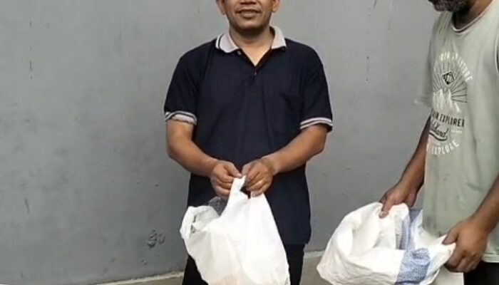 Lurah Pondok Cabe Ilir Turun ke Warga, Pilah Sampah Organik dan Anorganik di Hari Libur