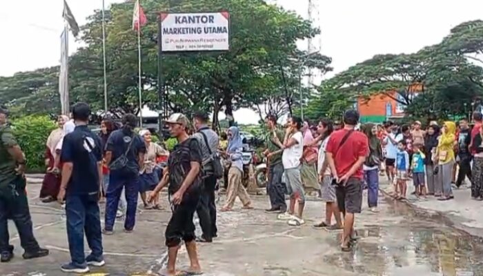 Warga Puri Nirwana Residence Gelar Unjuk Rasa, Tuntut Solusi Banjir