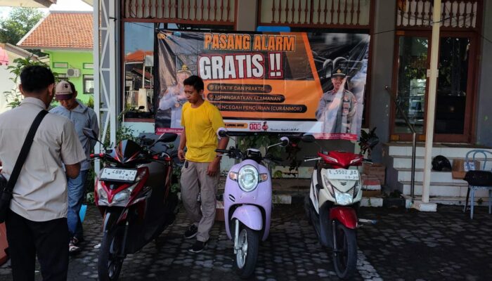Ambil Langkah Preventif Polsek Gunung Anyar Pasang Alarm Gratis Untuk Warga