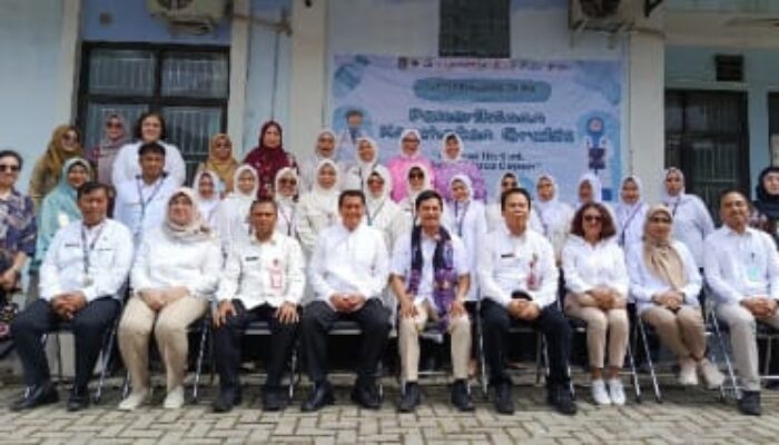 Profesor, dokter, Dante Harbuwono, Sp.PD., KEMD., PH.D.Wakil Menteri Kesehatan Kunjungi Chek Kesehatan Gratis di Puskesmas Cikupa.