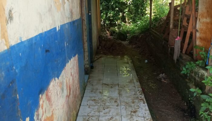 Kepala Sekolah SDN 5 Pasir Bungur Disorot, Lingkungan Sekolah Terlihat Kumuh Meski Terima Dana BOS.