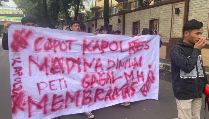 Mabes Polri Didesak Panggil dan Periksa Kades Singengu Julu karena terindikasi Main PETI sampai sekarang.