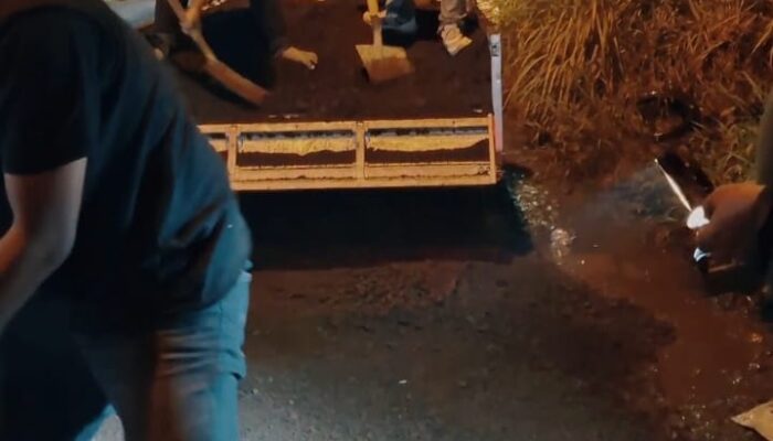 Bergerak dari Hati Relawan ILS Perbaikan Jalan Berlubang di Sidoarjo ,Bukan Bermaksud Menyindir Pemda