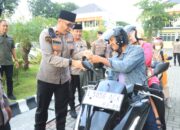 Ramadan Penuh Berkah, Polres Gresik dan Bhayangkari Turun ke Jalan Bagikan Takjil untuk Warga