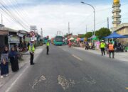 Satlantas Polres Batu Bara Atur Lalu Lintas di Pasar Takjil, Pastikan Keamanan dan Kelancaran Arus Jelang Berbuka   