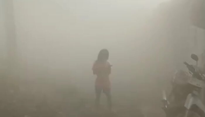 Warga Ciater Menunggu Penjelasan Resmi Terkait Hujan Abu dari Aktivitas Pabrik