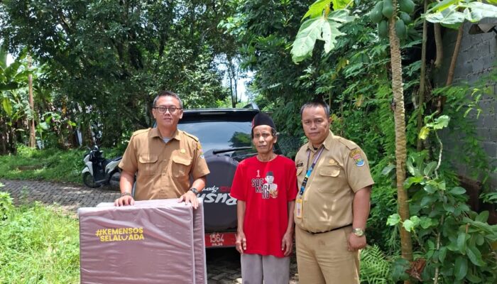 Gerak Cepat Dinas Sosial Kabupaten Tangerang Memberikan Bantuan Kepada Nenek Suparmi Sodong.