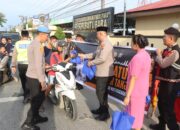 Kapolres Batu Bara Bersama Bhayangkari Bagikan Takjil kepada Masyarakat di Kota Lima Puluh