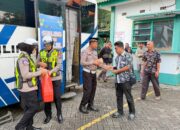 Sambil Menunggu Berbuka, Warga Gresik Antusias Urus SIM di Masjid Agung