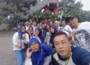 Komunitas Group Nobar Surabaya Bagikan 800 Bungkus Takjil di Jalan Embong Malang