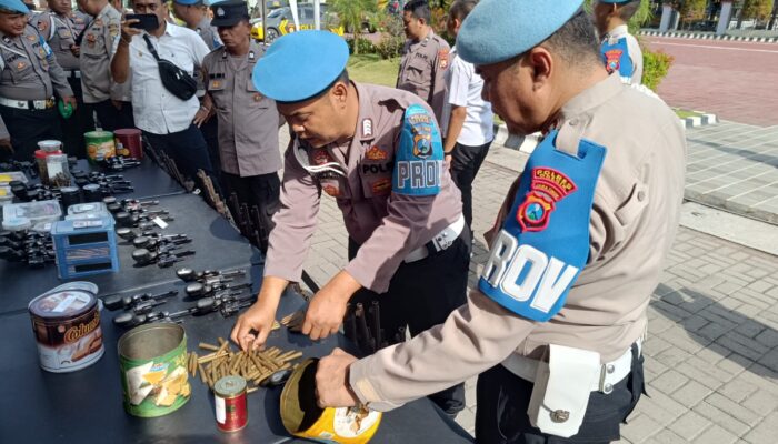 Jelang Lebaran 2026, Polres Gresik Sidak Senjata Api Personel Pastikan Kesiapan Pengamanan Mudik