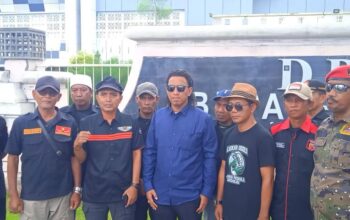Laskar Jenggolo Hujani Kantor DPRD SIDOARJO dengan Ucapan Duka Cita, Protes Keras Mandulnya Fungsi Legislatif