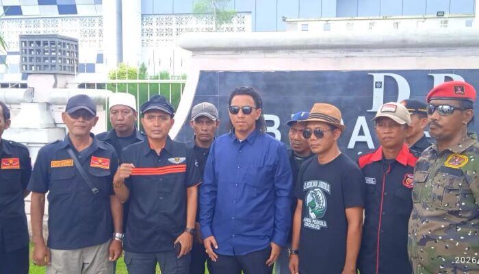 Laskar Jenggolo Hujani Kantor DPRD SIDOARJO dengan Ucapan Duka Cita, Protes Keras Mandulnya Fungsi Legislatif