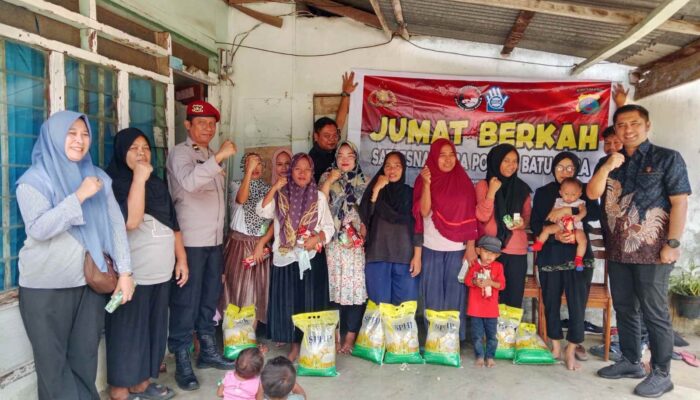 Jumat Berkah Satresnarkoba Polres Batu Bara di Desa Sumber Padi: Warga Terima Sembako dan Penyuluhan Bahaya Narkoba