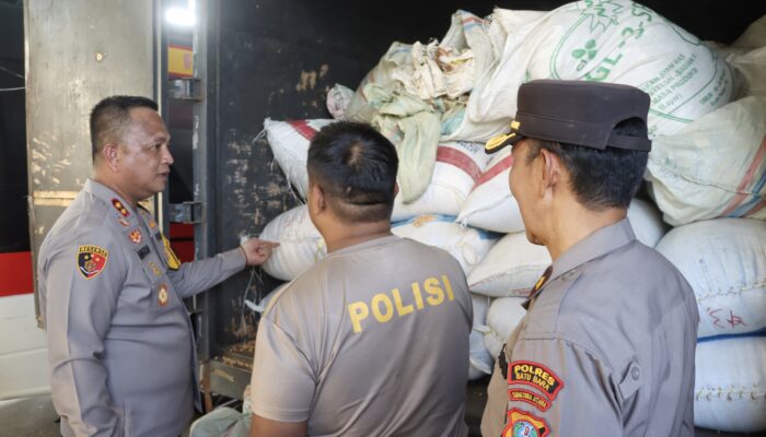 Kapolres Batu Bara Bantu Distribusikan 49 Ton Jagung ke Bulog Asahan, Dukung Program Ketahanan Pangan Nasional