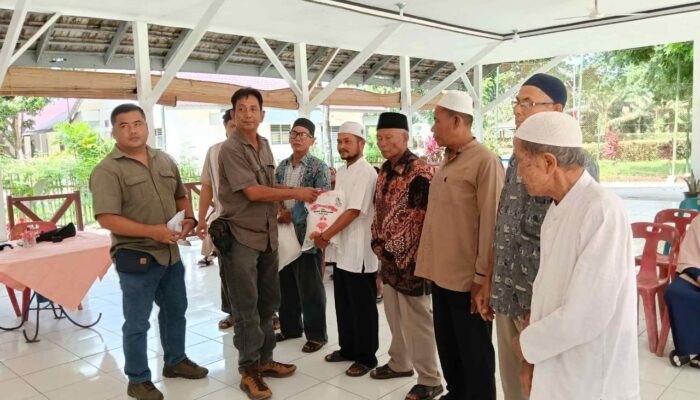 Jelang Idul Fitri 1447 H, PT Socfindo Bagikan 40 Paket Sembako ke 8 Desa Secara Simbolis