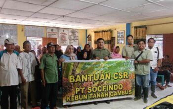 PT Socfindo Salurkan 100 Paket Sembako dari CSR ke Desa Mangkai Baru Jelang Idul Fitri 1447 H