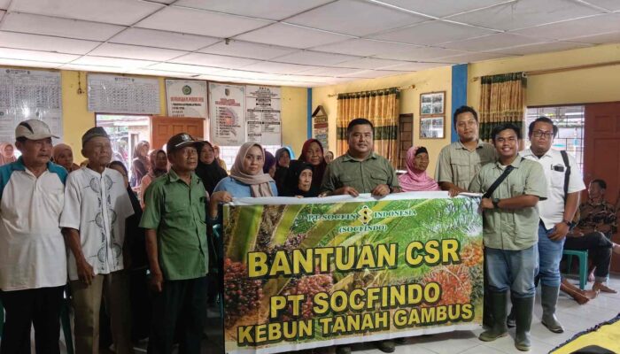 PT Socfindo Salurkan 100 Paket Sembako dari CSR ke Desa Mangkai Baru Jelang Idul Fitri 1447 H